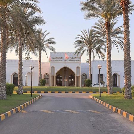 Capital O133 Al Sawadi Beach Resort & Spa Barka Esterno foto