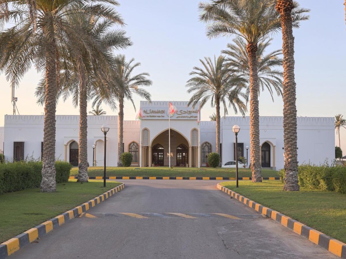 Capital O133 Al Sawadi Beach Resort & Spa Barka Esterno foto