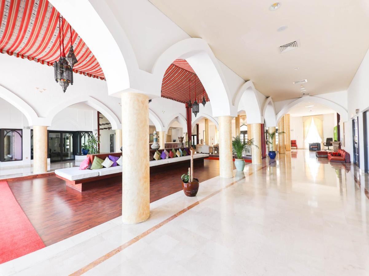 Capital O133 Al Sawadi Beach Resort & Spa Barka Esterno foto