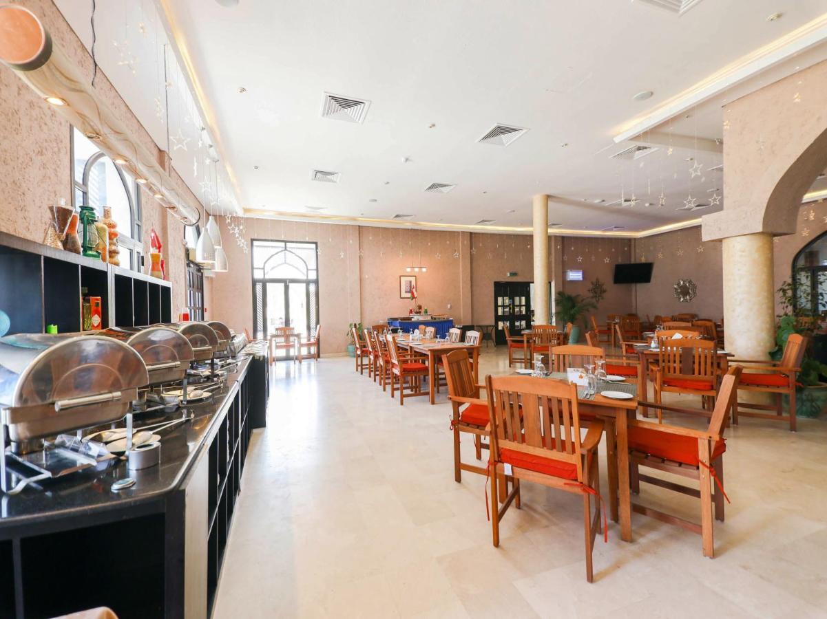 Capital O133 Al Sawadi Beach Resort & Spa Barka Esterno foto