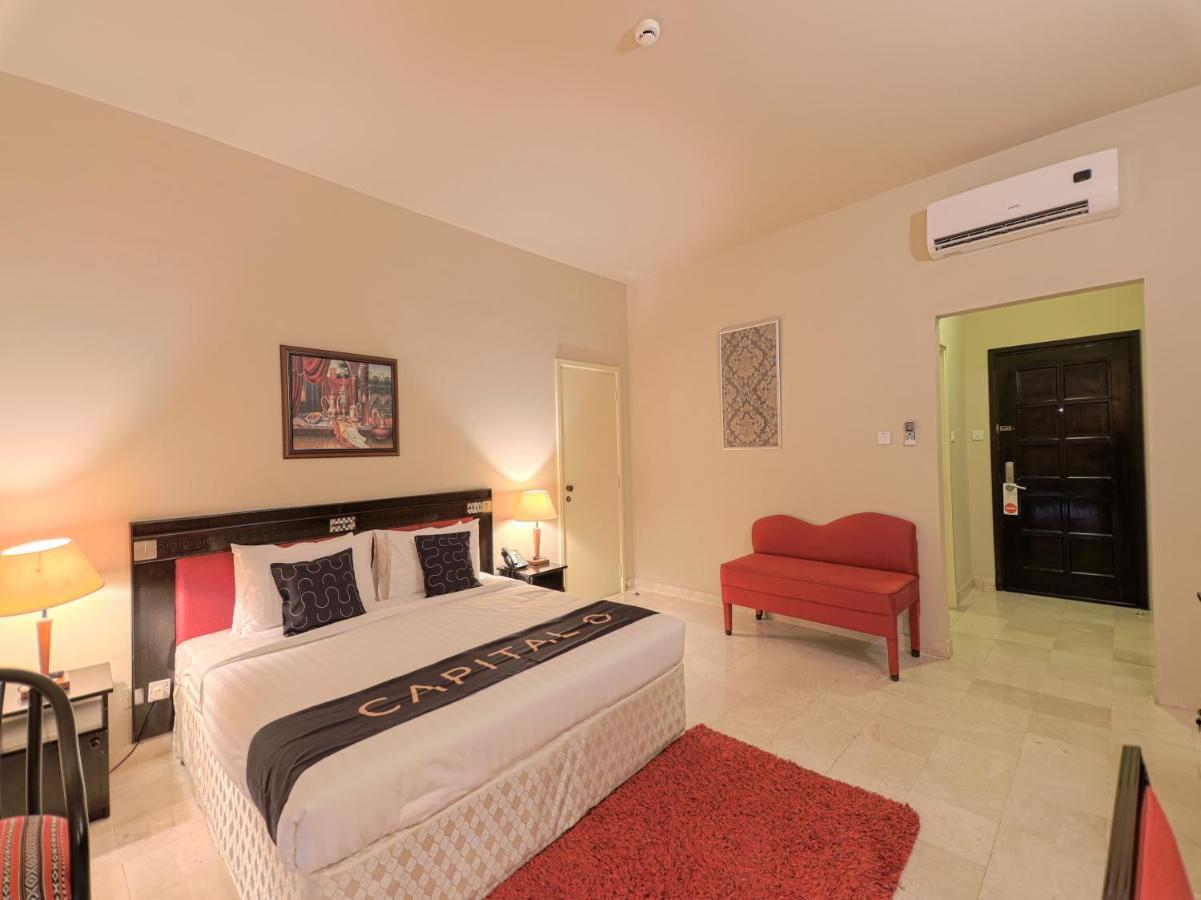 Capital O133 Al Sawadi Beach Resort & Spa Barka Esterno foto